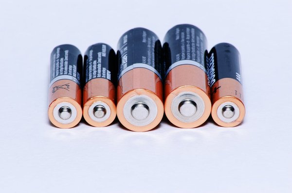 Quelle est l'utilité des systèmes d'avertissement de dégradation de la batterie pour prévenir les pannes inattendues ?